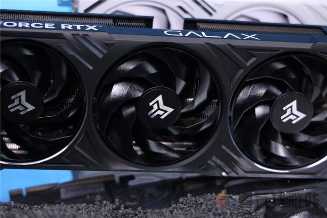 黑科技小钢炮！影驰RTX 5070金属大师OC实测(图5)